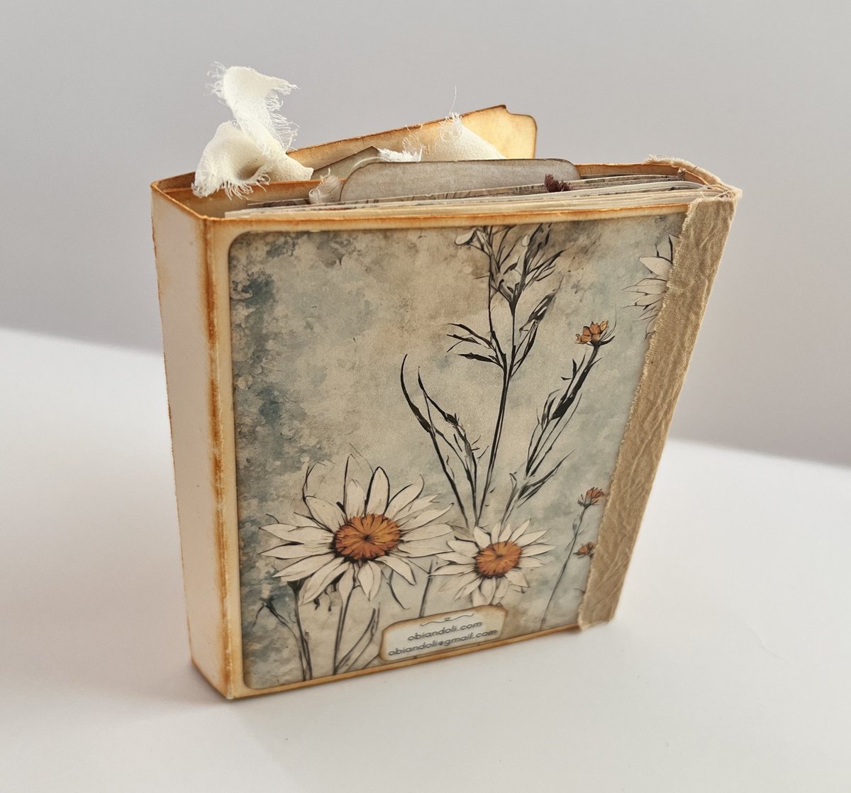 One-of-a-Kind Daisy Themed File Folder Journal 